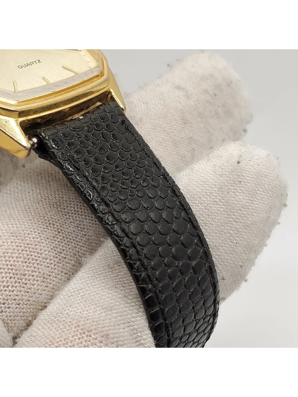 Lorus Watch Women New Battery Gold Tone Date Dial Black Leather Band 23mm READ